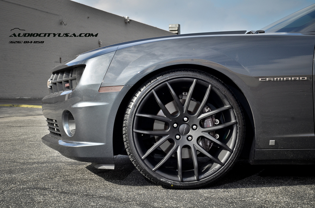 photo 1 Chevrolet Camaro custom wheels Giovanna Kilis 22x9.0, ET , tire size 255/30 R22. 22x10.5 ET 295/25 R22