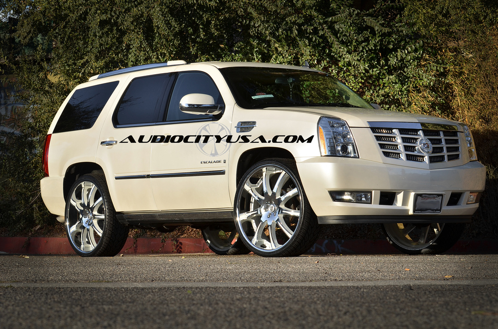 photo 4 Cadillac Escalade custom wheels Lexani LX 9 28x, ET , tire size 295/25 R28. x ET