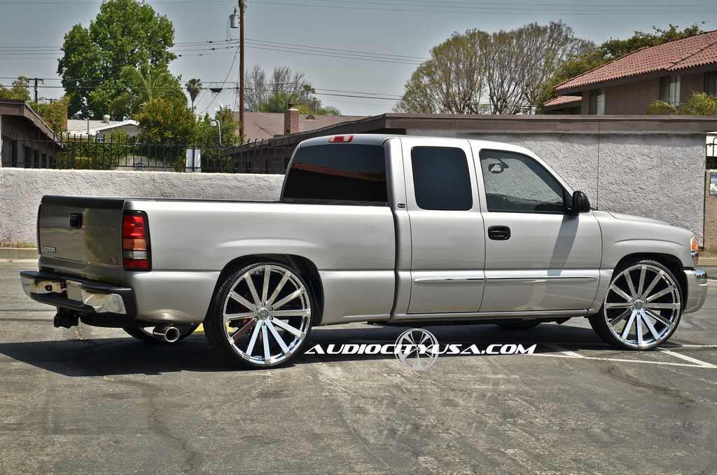 photo 2 GMC Sierra 1500 custom wheels Velocity VW 12 26x10.0, ET , tire size 275/25 R26. x ET 