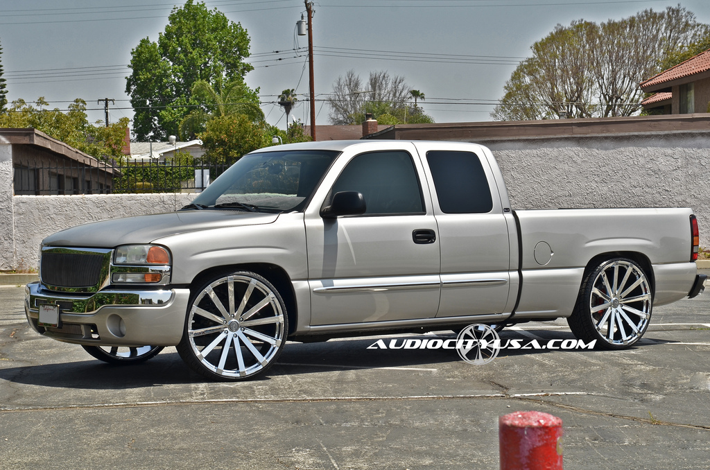 photo 4 GMC Sierra 1500 custom wheels Velocity VW 12 26x10.0, ET , tire size 275/25 R26. x ET 
