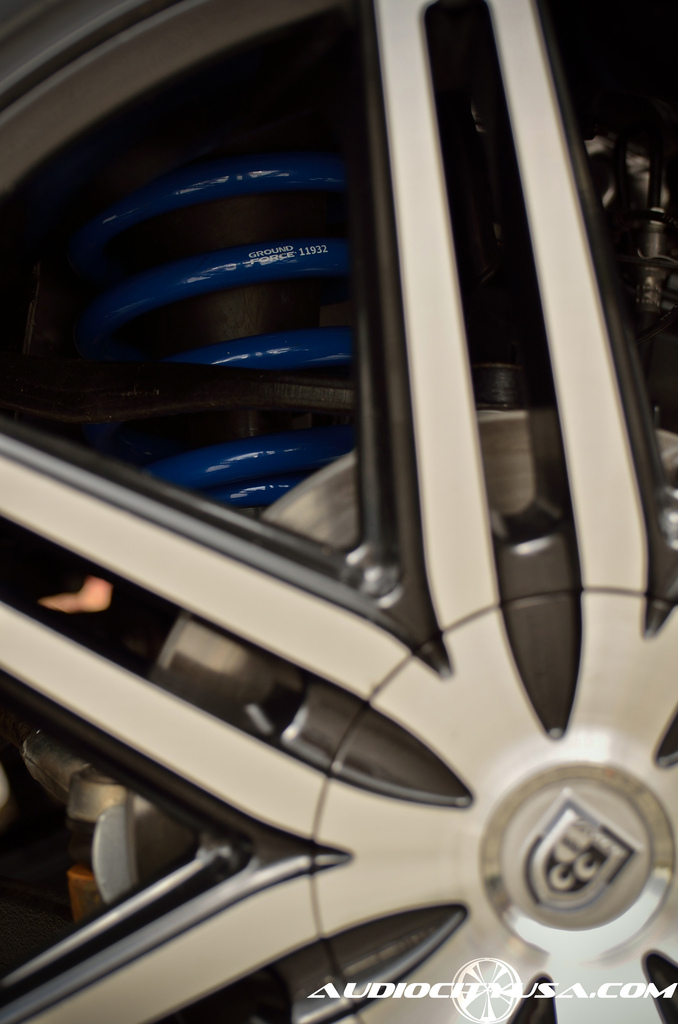 photo 3 GMC Yukon custom wheels Lexani Johnson 26x10.0, ET , tire size 305/30 R26. x ET