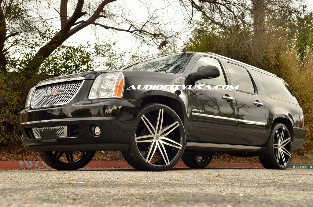 photo 4 GMC Yukon custom wheels Lexani Johnson 26x10.0, ET , tire size 305/30 R26. x ET
