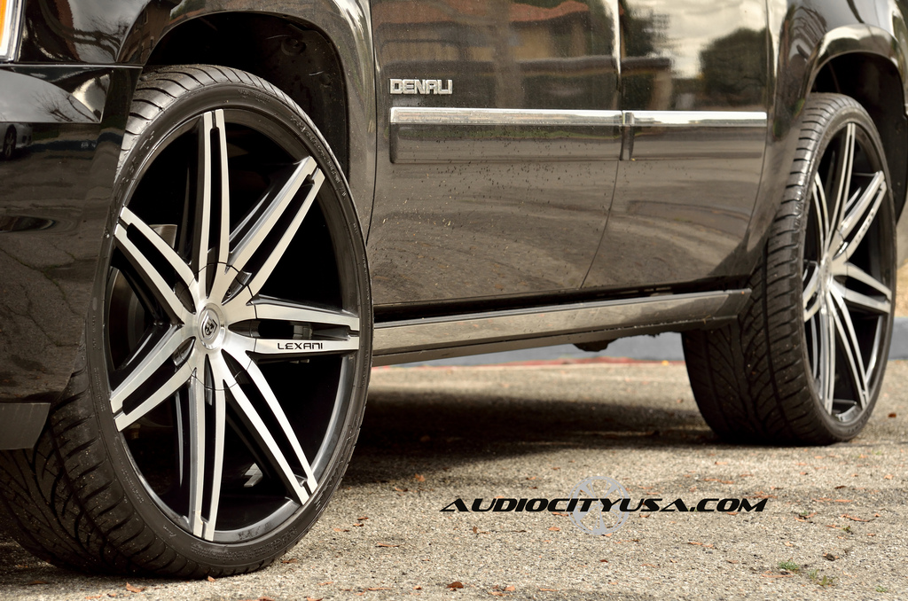 photo 6 GMC Yukon custom wheels Lexani Johnson 26x10.0, ET , tire size 305/30 R26. x ET