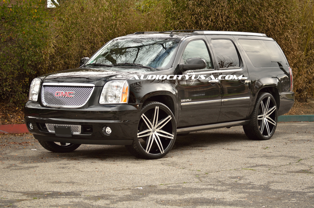 photo 10 GMC Yukon custom wheels Lexani Johnson 26x10.0, ET , tire size 305/30 R26. x ET