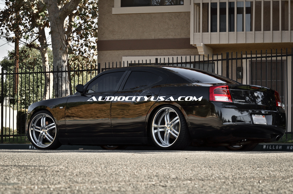 photo 4 Dodge Charger custom wheels XIX X 15 22x9.0, ET , tire size 255/30 R22. 22x10.5 ET 295/25 R22