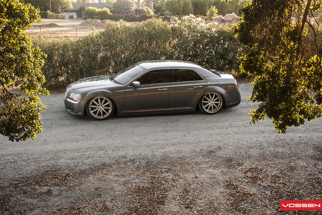 photo 2 Chrysler 300C custom wheels Vossen VVS-083 22x9.0, ET , tire size X R22. 22x10.5 ET 