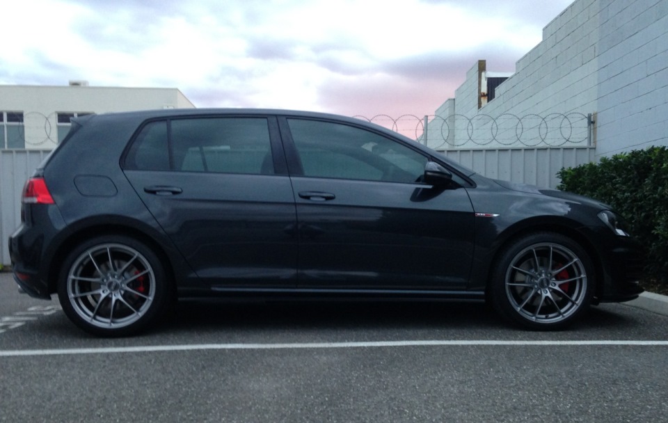 photo 4 Volkswagen Golf GTI custom wheels OZ LEGGERA HLT 18x8.0, ET +48, tire size X R18. x ET 
