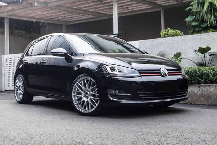 photo 2 Volkswagen Golf GTI custom wheels BBS  CS-5 19x8.5, ET +40, tire size 235/35 R19. x ET 