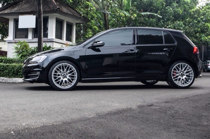 photo 4 Volkswagen Golf GTI custom wheels BBS  CS-5 19x8.5, ET +40, tire size 235/35 R19. x ET 