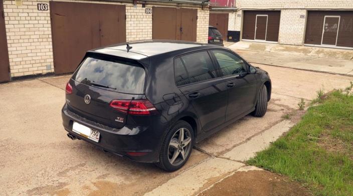 photo 3 Volkswagen Golf GTI custom wheels DEZENT  RF DARK 17x7.0, ET +44, tire size X R17. x ET 