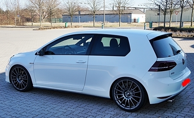 photo 2 Volkswagen Golf GTI custom wheels OZ SUPERTURISMO LM 19x8.5, ET +44, tire size X R19. x ET