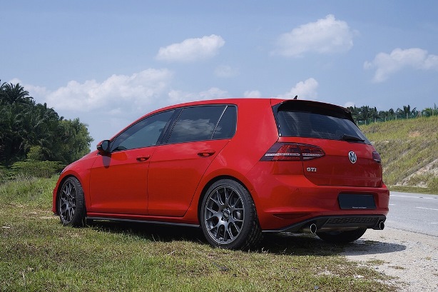 photo 2 Volkswagen Golf GTI custom wheels BBS CH-R 18x8.5, ET +47, tire size X R18. x ET 