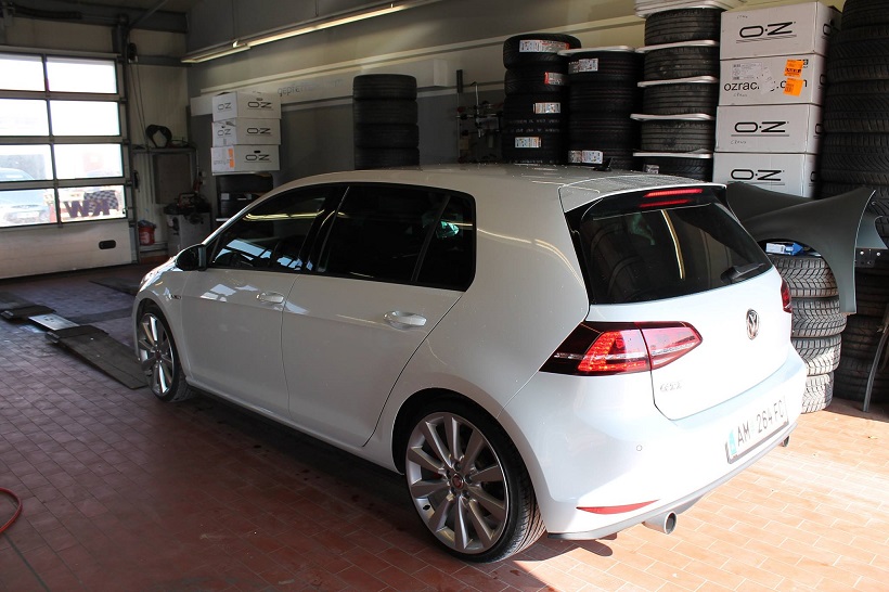 photo 2 Volkswagen Golf GTI custom wheels JAGUAR ARTURA 19x8.5, ET +49, tire size X R19. x ET