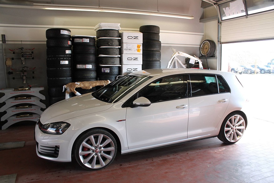 photo 3 Volkswagen Golf GTI custom wheels JAGUAR ARTURA 19x8.5, ET +49, tire size X R19. x ET