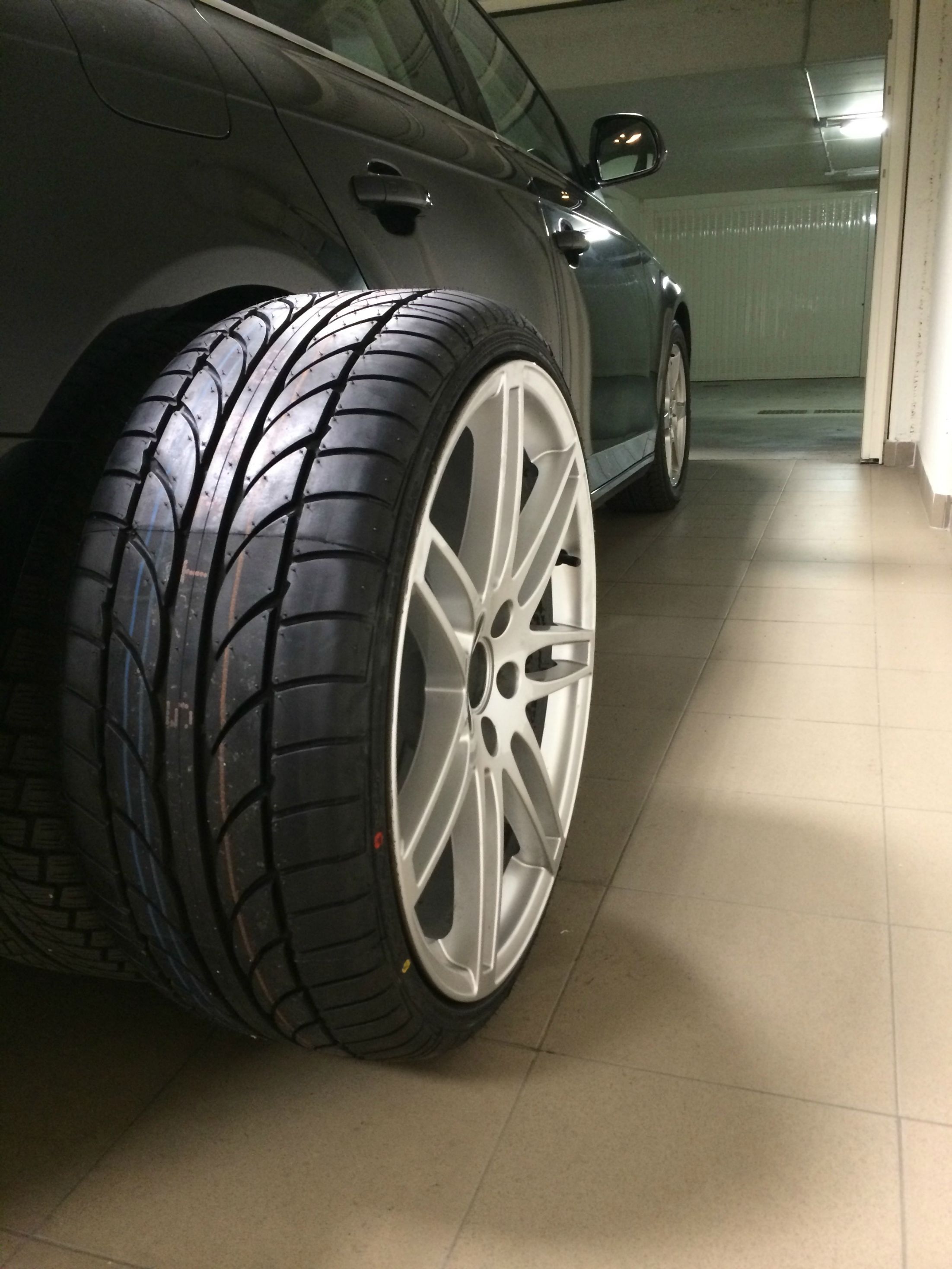 photo 1 Audi A4 custom wheels Audi Q5  20x8.5, ET +33, tire size 245/30 R20. x ET 