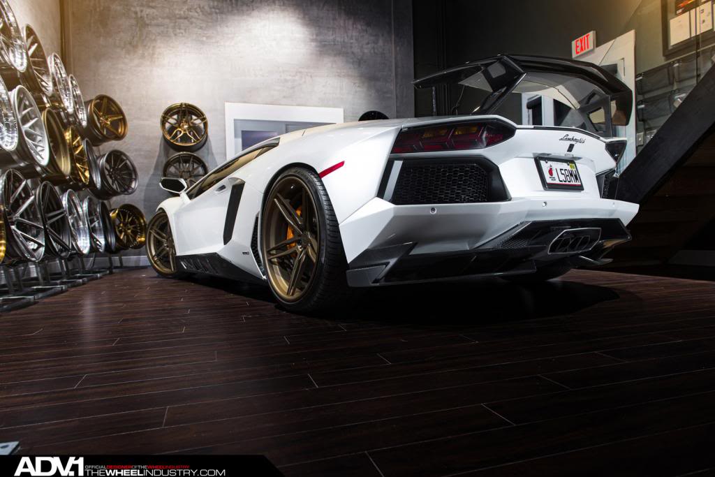 photo 8 Lamborghini Aventador custom wheels ADV05 M.V2 CS  21x9.5, ET , tire size X R21. 22x12.5 ET 