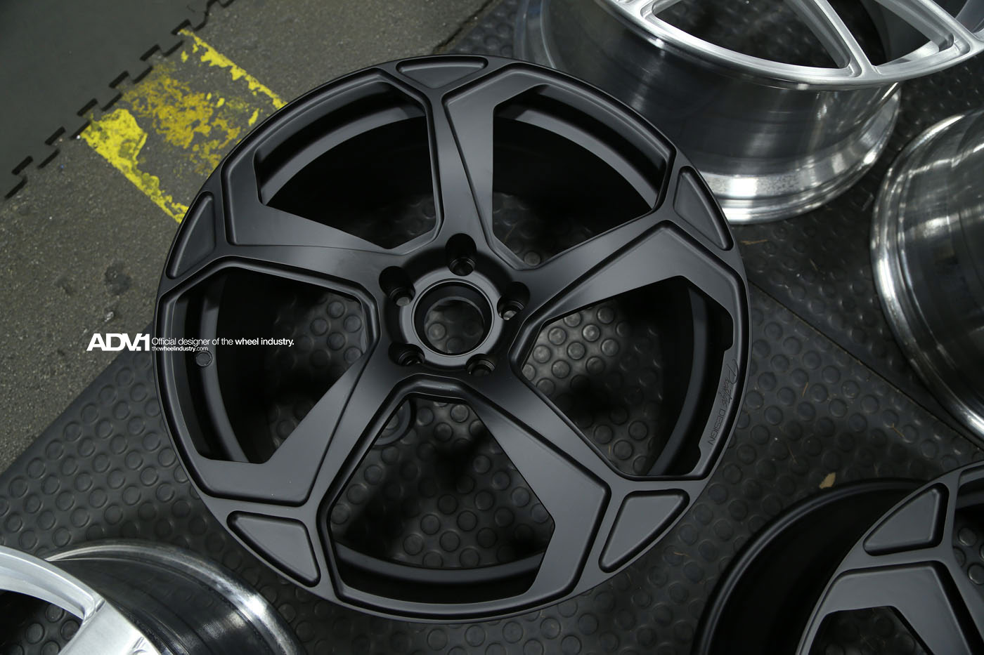 photo 2 Lamborghini Aventador custom wheels ADV.1 Reventador M.V1 20x9.0, ET , tire size X R20. 21x12.5 ET 