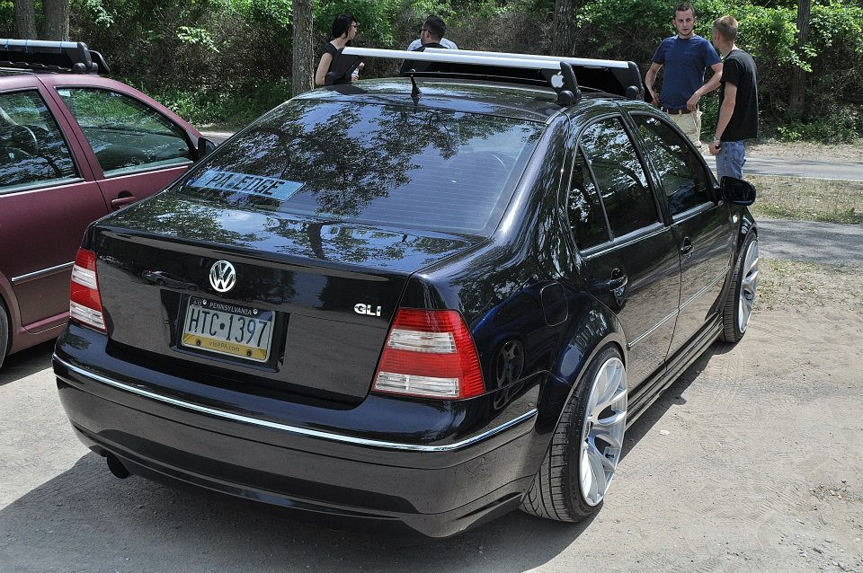 photo 2 Volkswagen Jetta custom wheels   18x8.5, ET +22, tire size 215/40 R18. 18x9.5 ET+22 225/40 R18