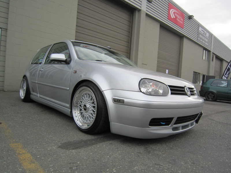 photo 2 Volkswagen Jetta custom wheels BBS RS Hybrid 17x9.0, ET +25, tire size 205/45 R17. 17x9.0 ET+14