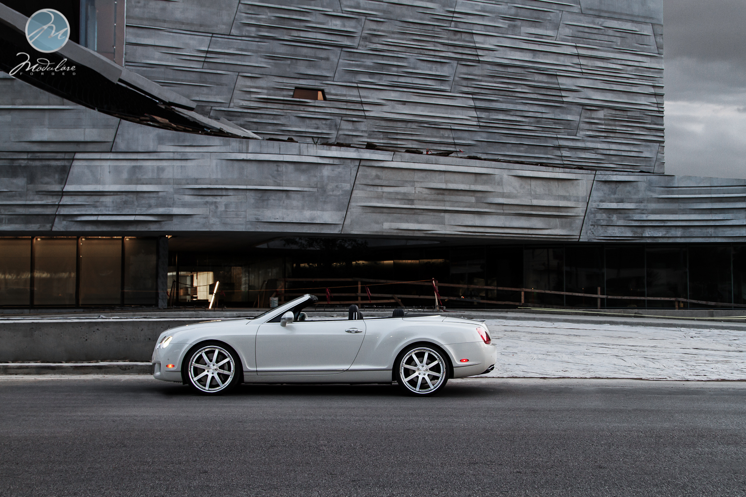 photo 4 Bentley Continental GTC custom wheels Modulare M28 22x9.5, ET , tire size 265/30 R22. 22x10.5 ET 295/25 R22