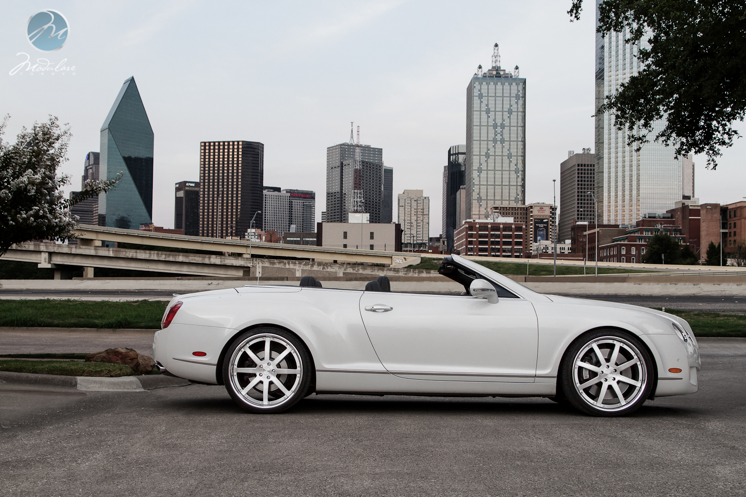 photo 7 Bentley Continental GTC custom wheels Modulare M28 22x9.5, ET , tire size 265/30 R22. 22x10.5 ET 295/25 R22