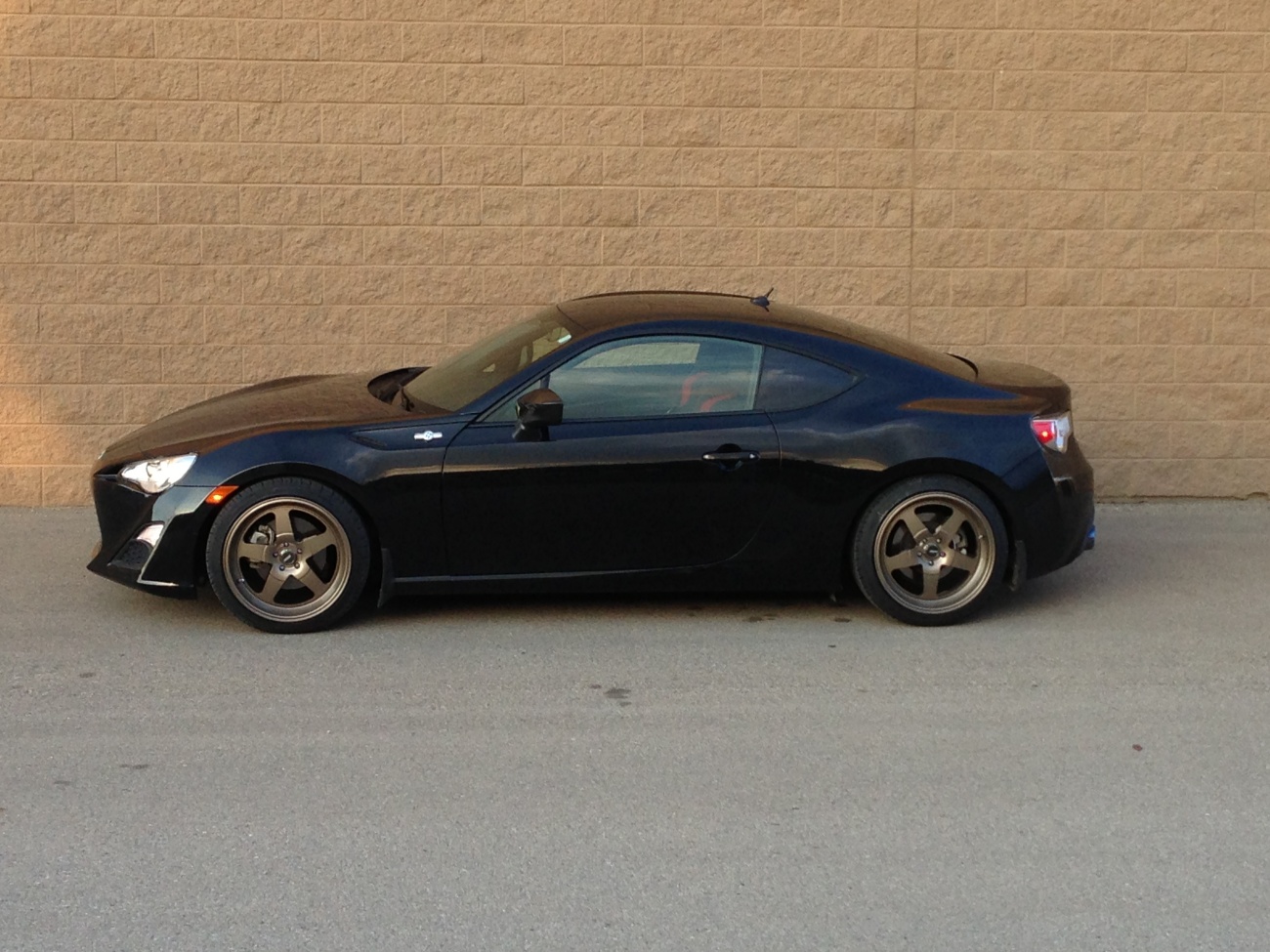 photo 2 Scion FR-S custom wheels Cosmis XT-005R 18x9.0, ET +25, tire size 225/40 R18. x ET 