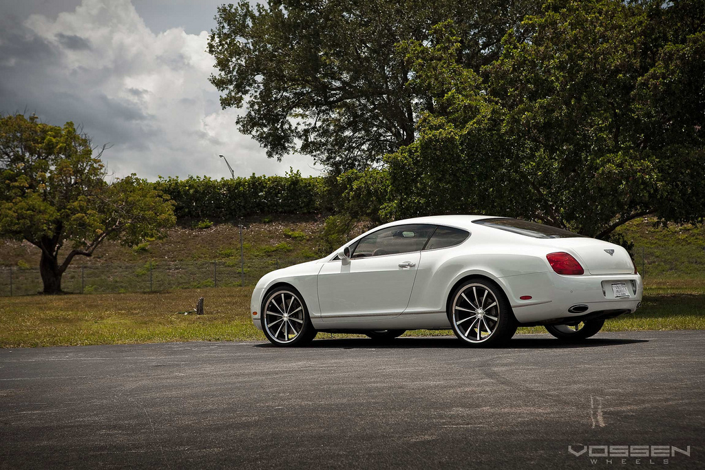 photo 3 Bentley Continental GT custom wheels Vossen CV1 22x9.0, ET , tire size X R22. 22x10.5 ET 