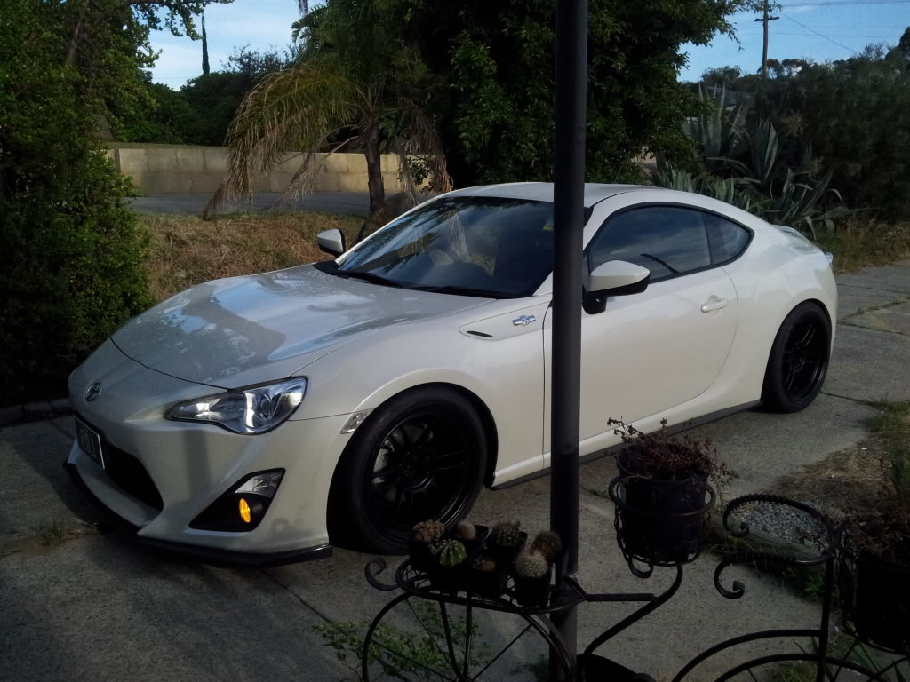 photo 4 Scion FR-S custom wheels Rota MXR 18x9.5, ET +38, tire size 245/35 R18. x ET 255/35 R