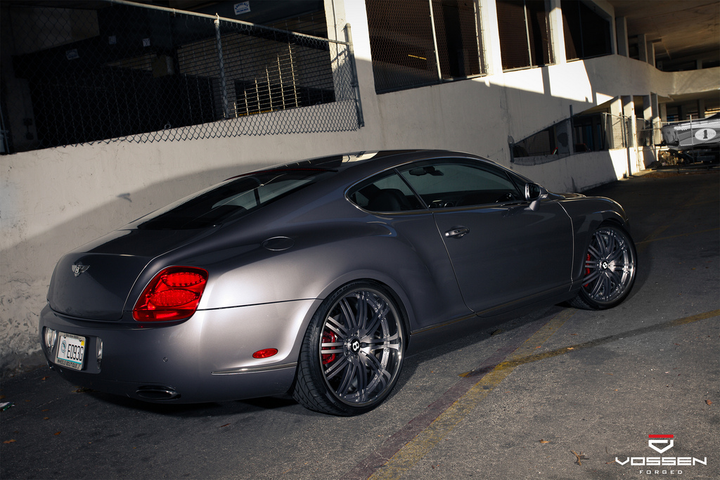 photo 2 Bentley Continental GT custom wheels Vossen VF082 22x9.5, ET , tire size X R22. 22x11.0 ET 