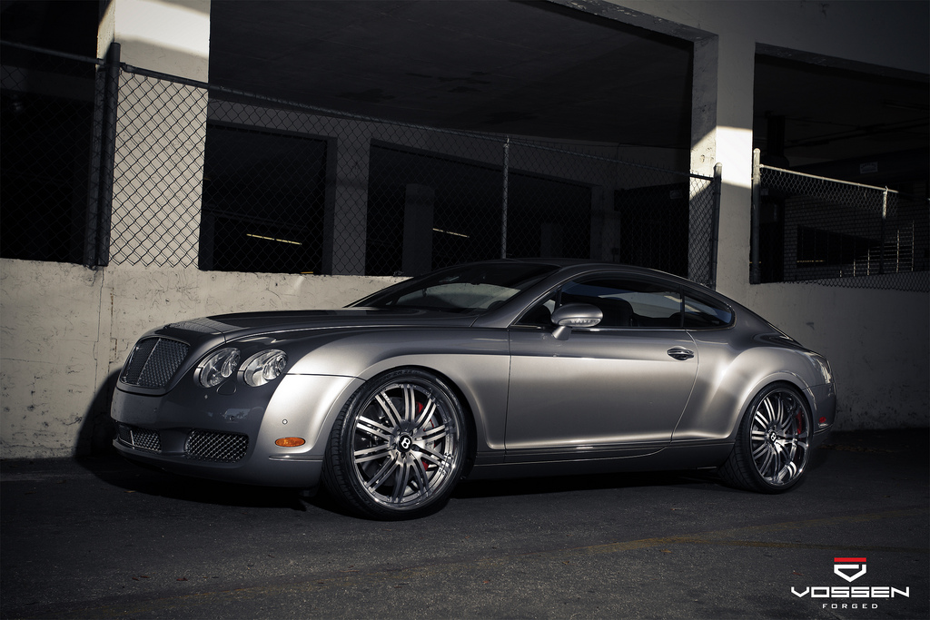 photo 9 Bentley Continental GT custom wheels Vossen VF082 22x9.5, ET , tire size X R22. 22x11.0 ET 