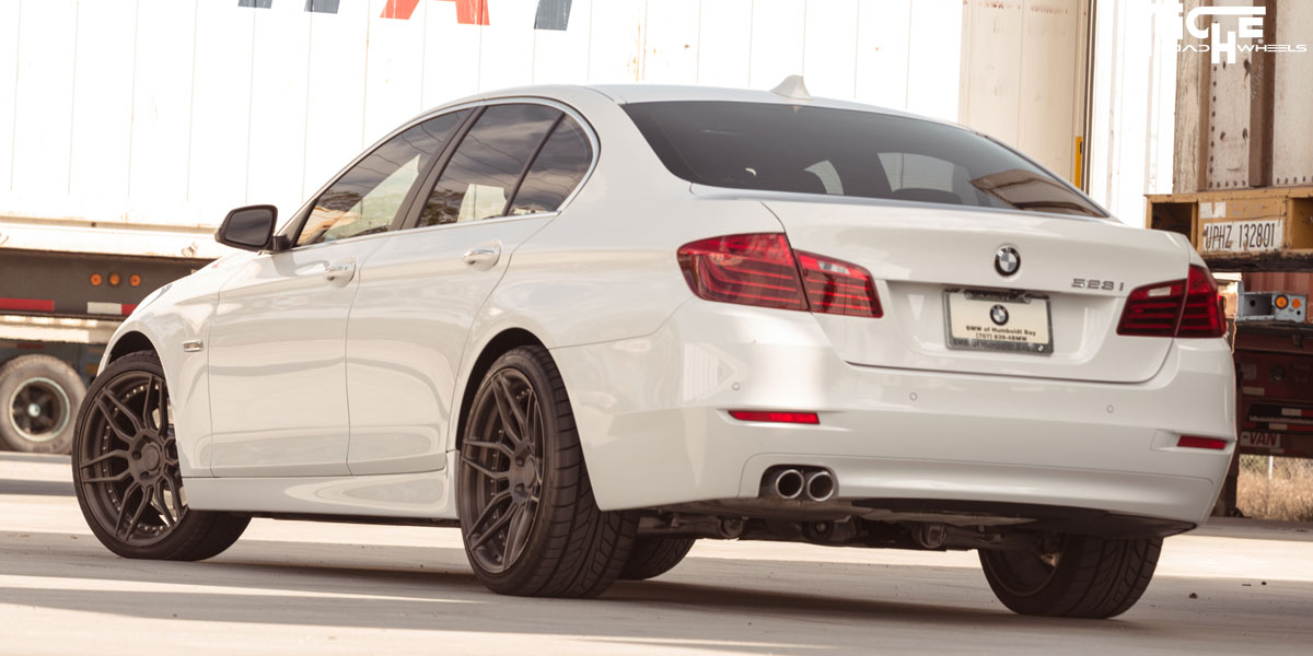 photo 3 BMW 528 custom wheels Niche Vella 20x9.0, ET , tire size X R20. 20x10.5 ET