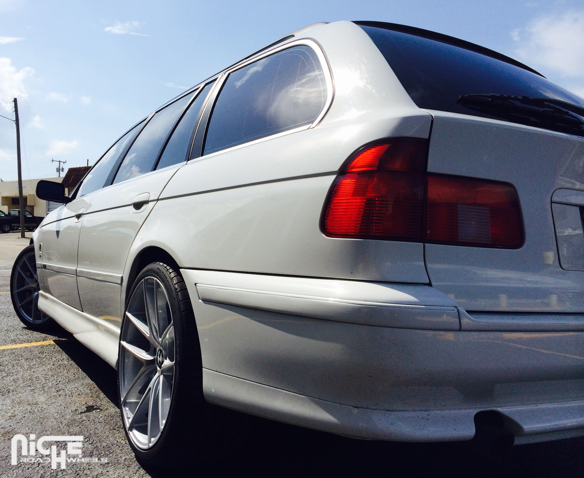 photo 3 BMW 528 custom wheels Niche Targa - M131 20x8.5, ET +15, tire size 245/35 R20. 20x10.0 ET+20 275/30 R20