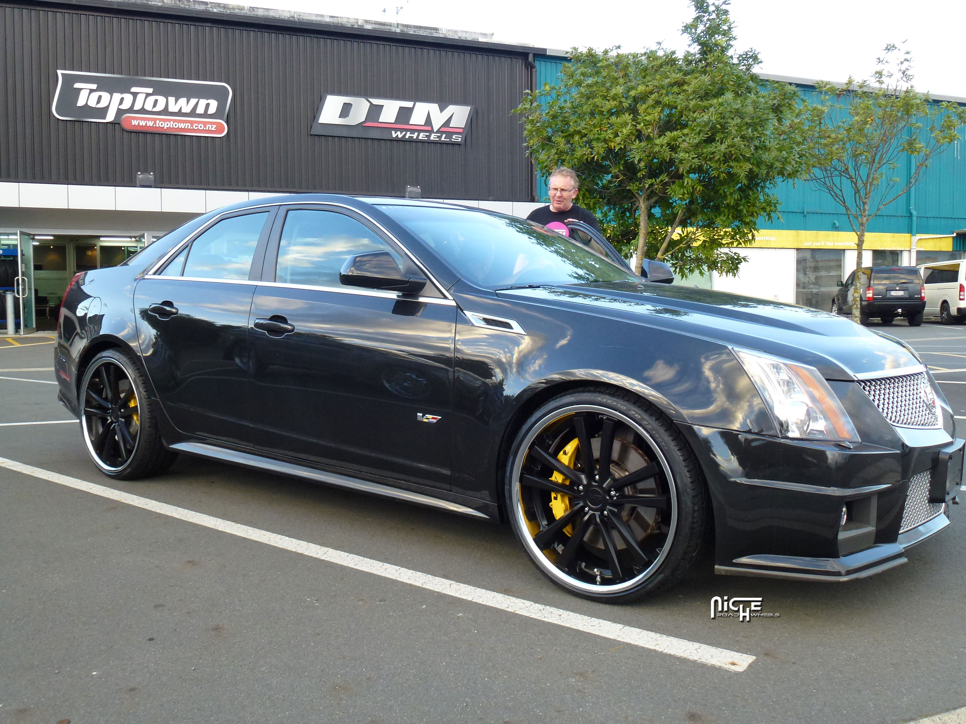 photo 1 Cadillac CTS-V custom wheels Niche Concourse - M885 22x, ET , tire size X R22. x ET 