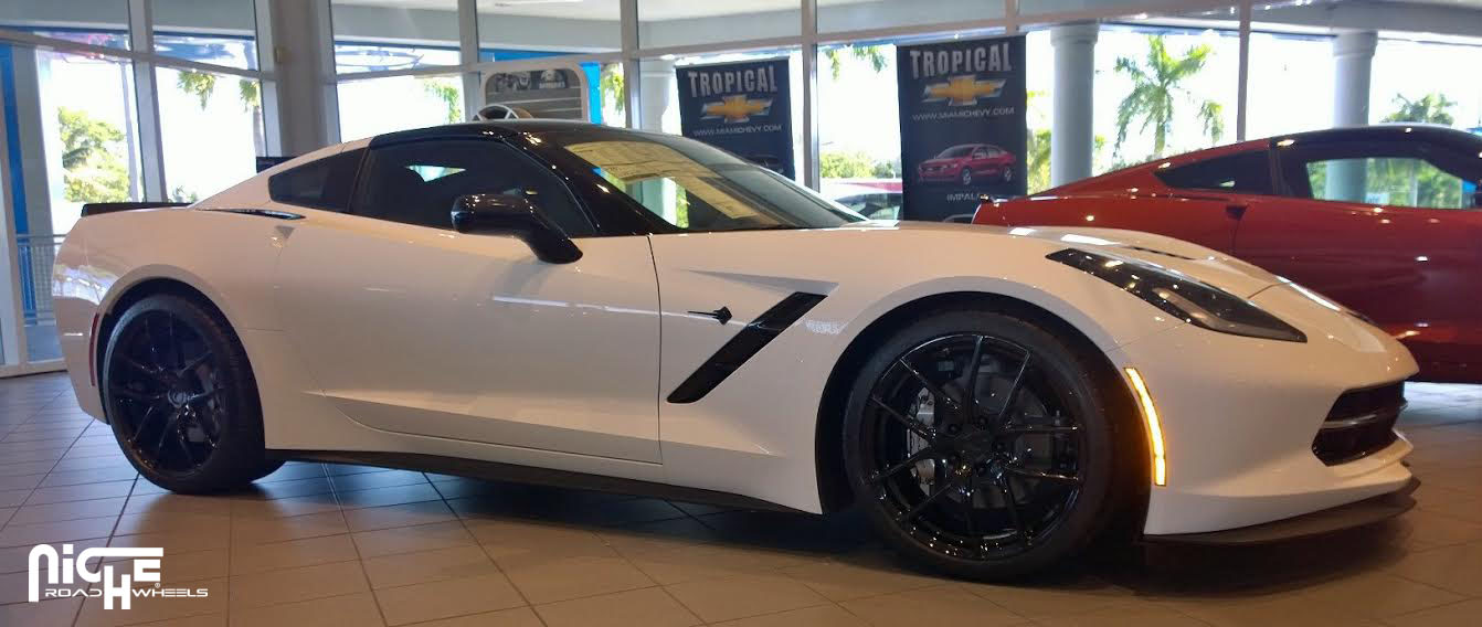 photo 4 Chevrolet Corvette custom wheels Niche Targa 19x, ET +50, tire size 245/35 R19. 19x ET+68 285/30 R19
