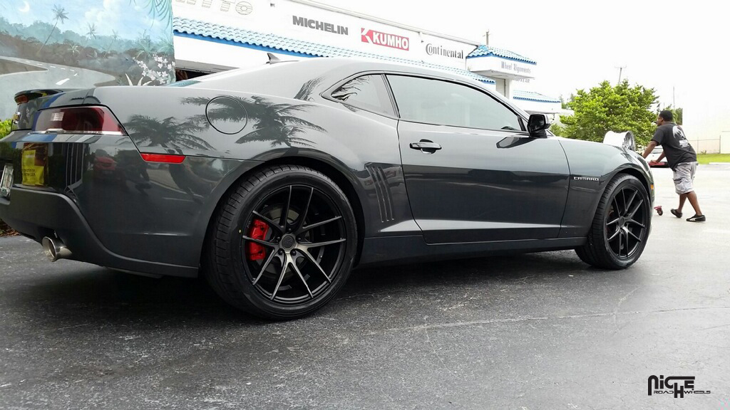 photo 1 Chevrolet Camaro custom wheels Niche Targa - M130  20x8.5, ET +35, tire size 275/40 R20. 20x10.0 ET+35 315/35 R20