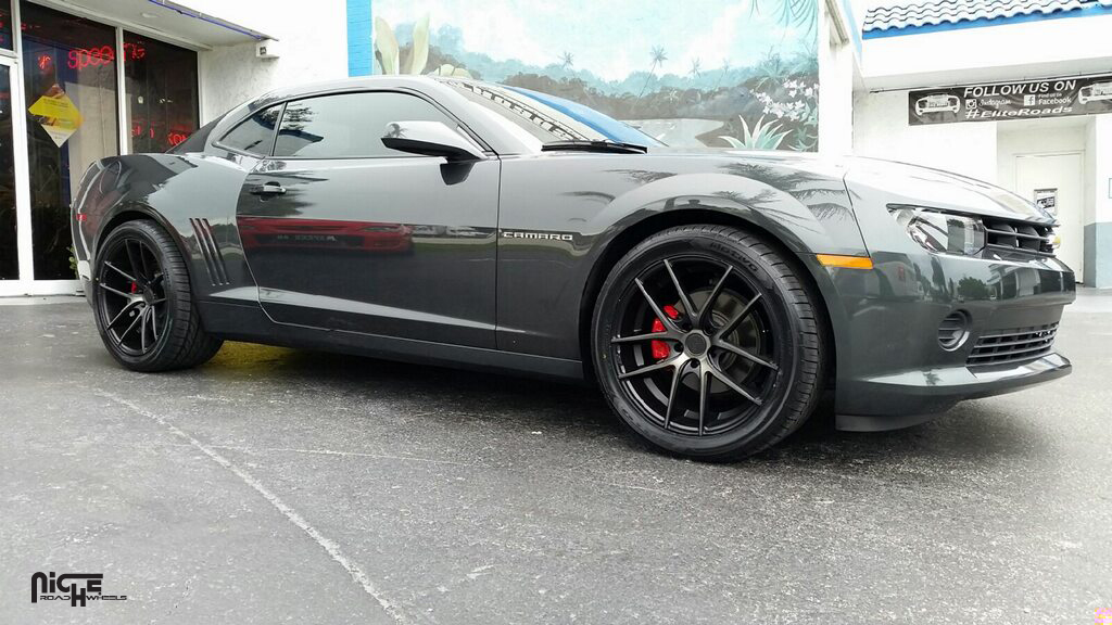 photo 3 Chevrolet Camaro custom wheels Niche Targa - M130  20x8.5, ET +35, tire size 275/40 R20. 20x10.0 ET+35 315/35 R20