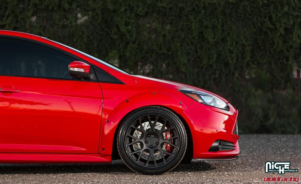 photo 1 Ford Focus custom wheels Niche Circuit 19x10.0, ET +15, tire size 265/35 R19. x ET
