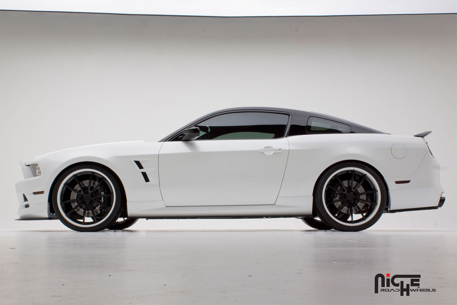 photo 3 Ford Mustang custom wheels Niche Monza 22x, ET , tire size X R22. x ET 