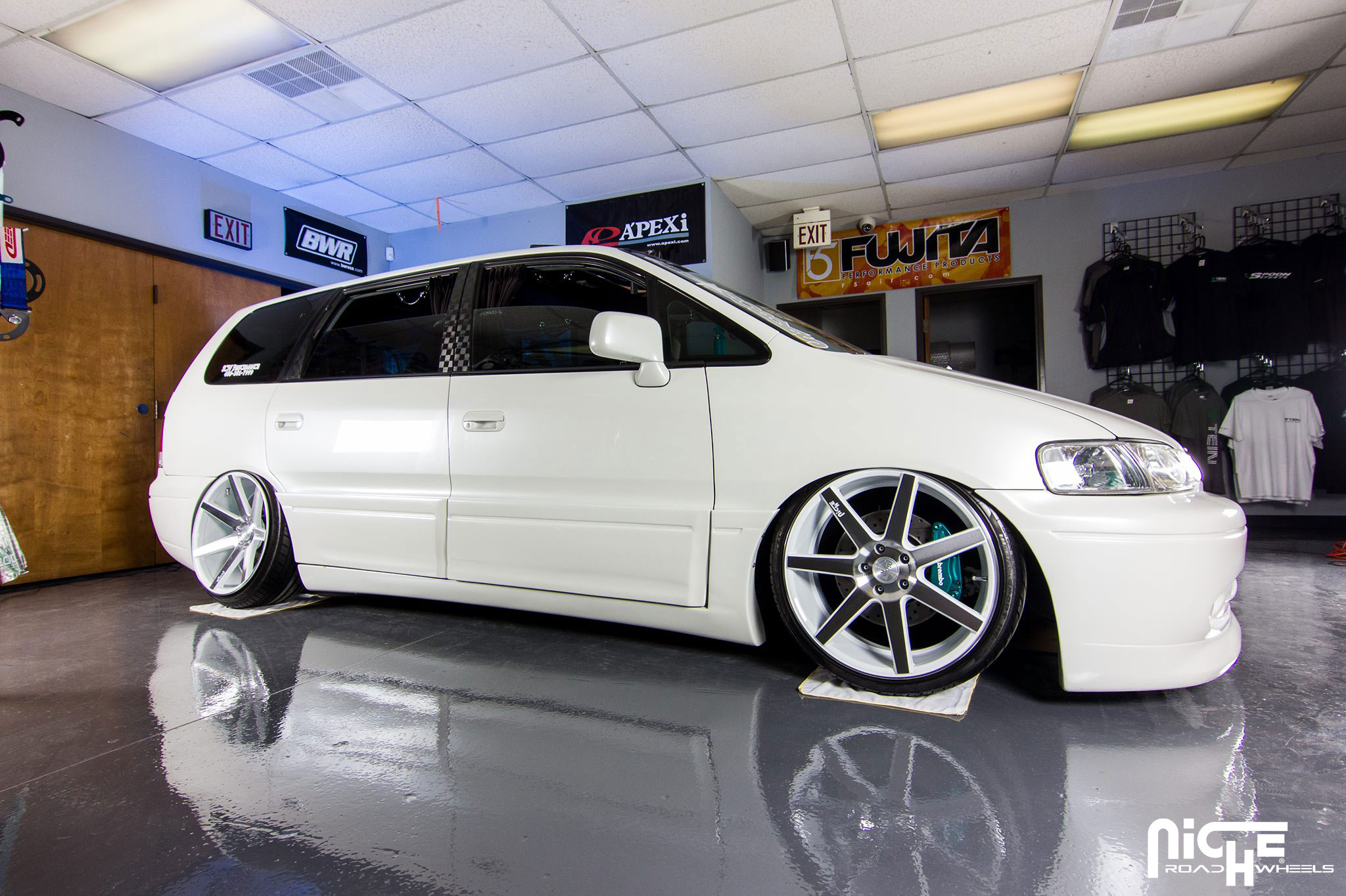 photo 2 Honda Odyssey custom wheels Niche Verona - M151  20x9.0, ET , tire size 215/35 R20. 20x10.5 ET 235/35 R20
