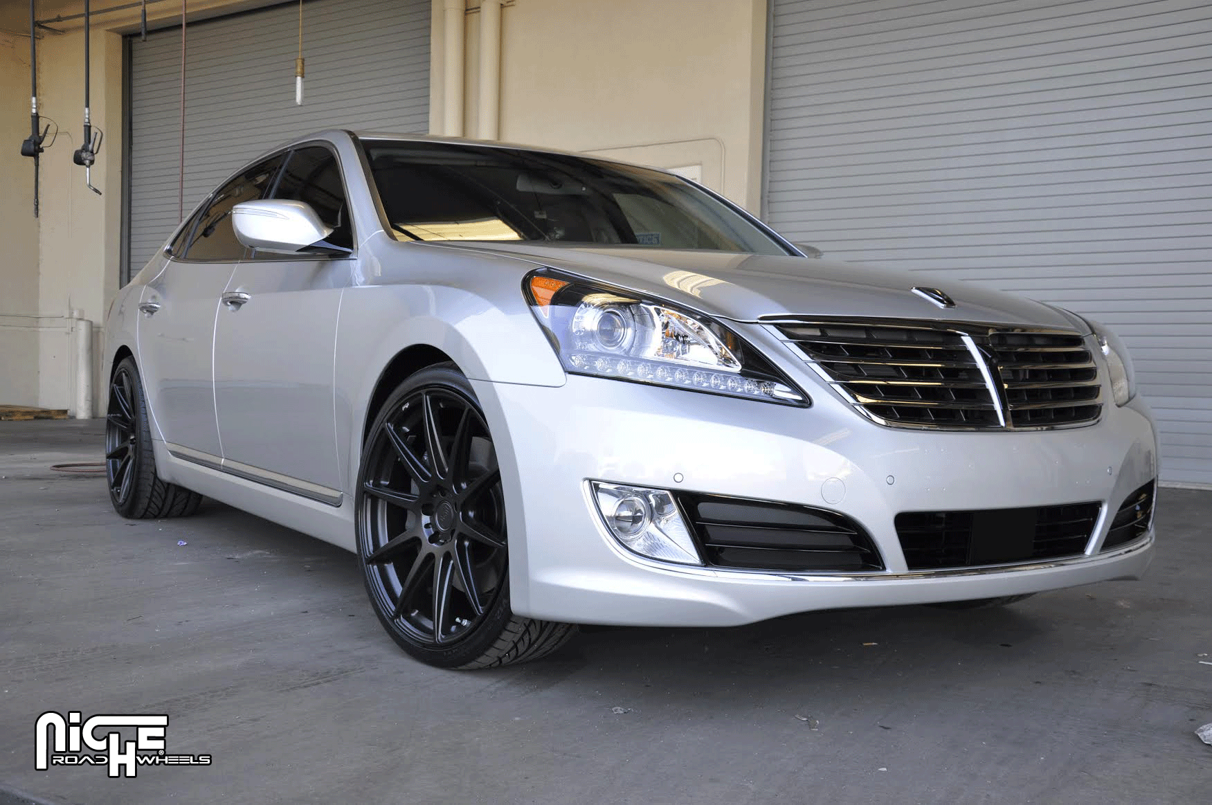 photo 2 Hyundai Equus custom wheels Niche Essen - M147 21x9.0, ET , tire size X R21. 21x10.5 ET 