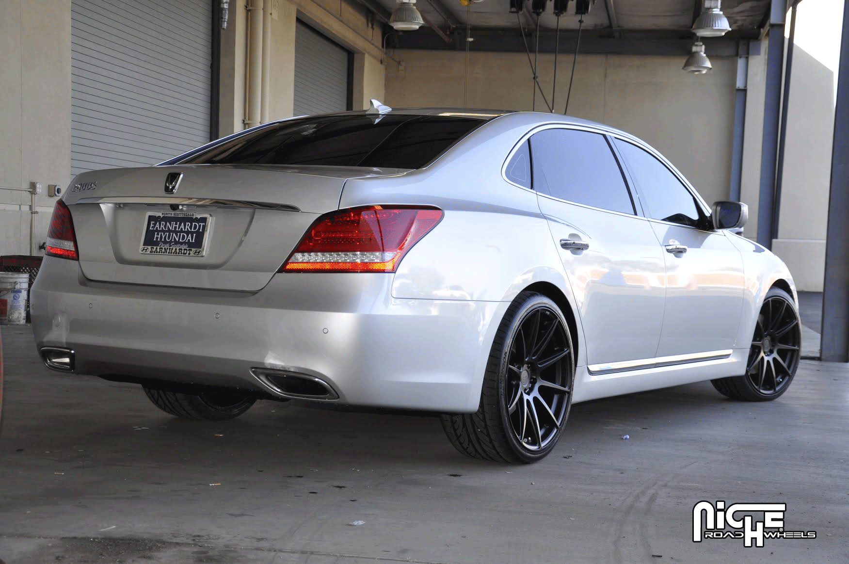 photo 3 Hyundai Equus custom wheels Niche Essen - M147 21x9.0, ET , tire size X R21. 21x10.5 ET 