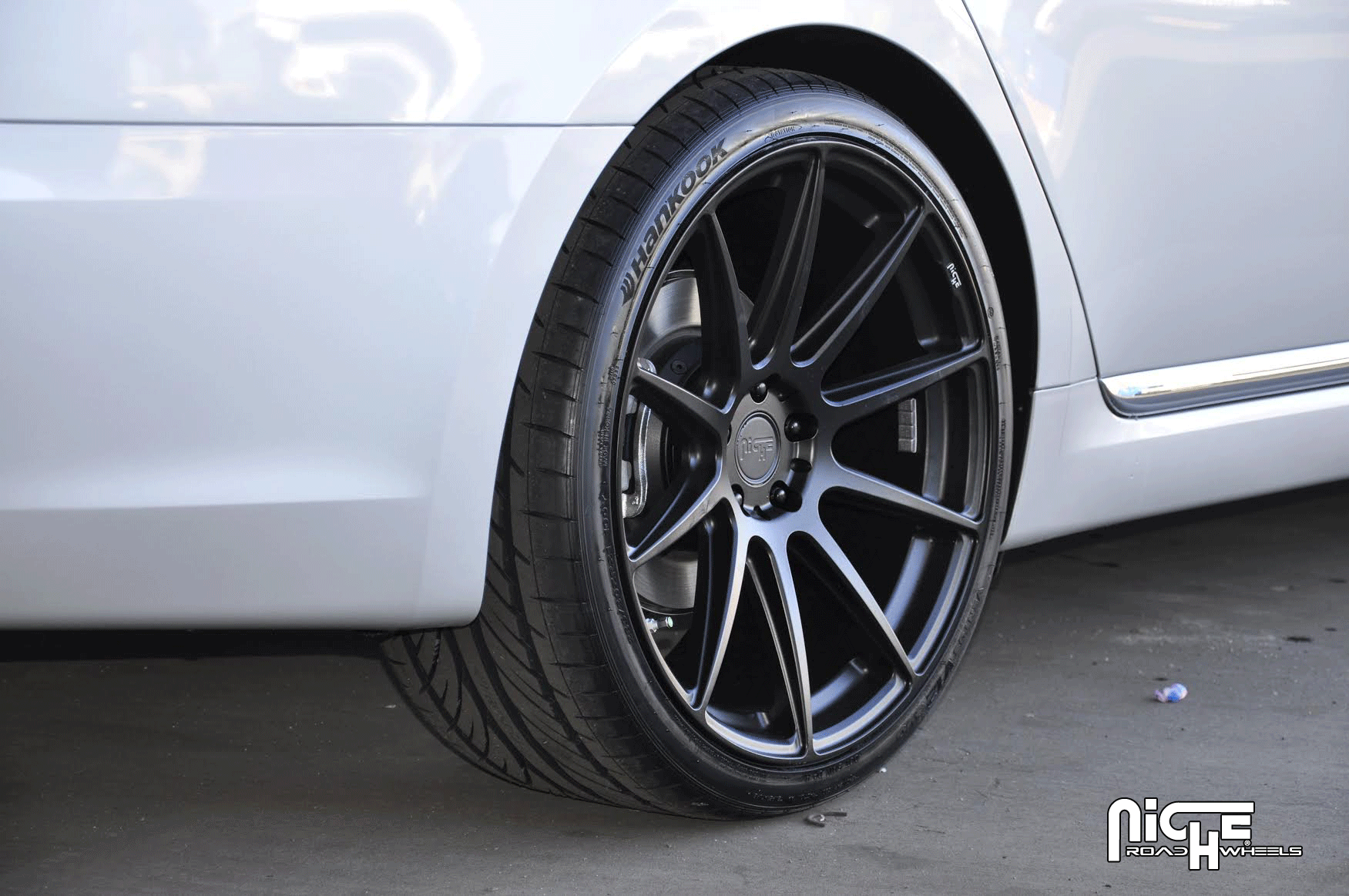 photo 5 Hyundai Equus custom wheels Niche Essen - M147 21x9.0, ET , tire size X R21. 21x10.5 ET 