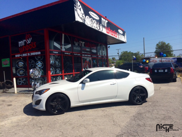 photo 2 Hyundai Genesis Coupe custom wheels Niche Apex - M126 20x8.5, ET +35, tire size 245/35 R20. 20x10.0 ET+40 275/30 R20