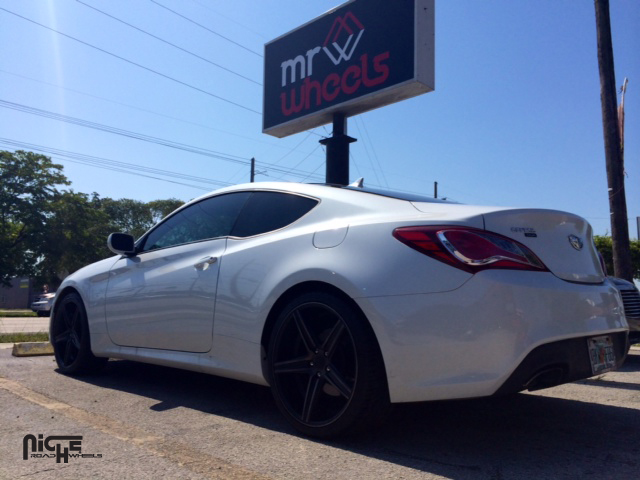 photo 3 Hyundai Genesis Coupe custom wheels Niche Apex - M126 20x8.5, ET +35, tire size 245/35 R20. 20x10.0 ET+40 275/30 R20