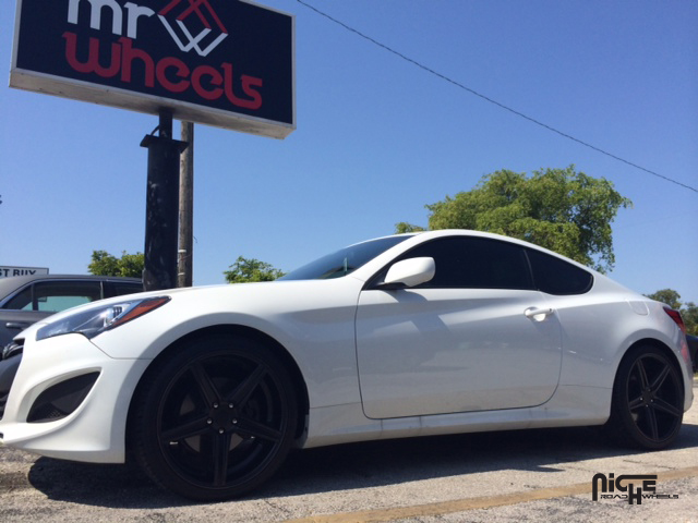 photo 4 Hyundai Genesis Coupe custom wheels Niche Apex - M126 20x8.5, ET +35, tire size 245/35 R20. 20x10.0 ET+40 275/30 R20