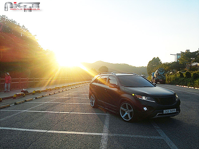 photo 2 Kia Sorento custom wheels Niche Milan - M135 20x, ET , tire size 285/30 R20. x ET 