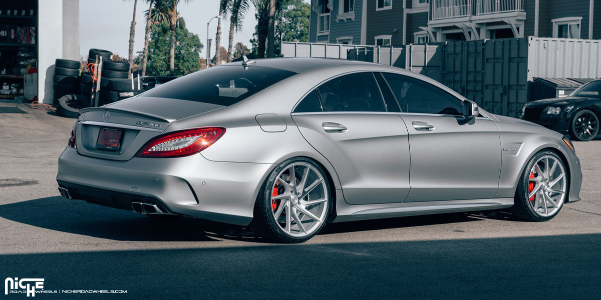photo 2 Mercedes-Benz CLS-Class custom wheels Niche Invert - M162 20x8.5, ET , tire size X R20. 20x10.5 ET 