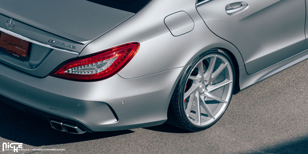 photo 1 Mercedes-Benz CLS-Class custom wheels Niche Invert - M162 20x8.5, ET , tire size X R20. 20x10.5 ET 