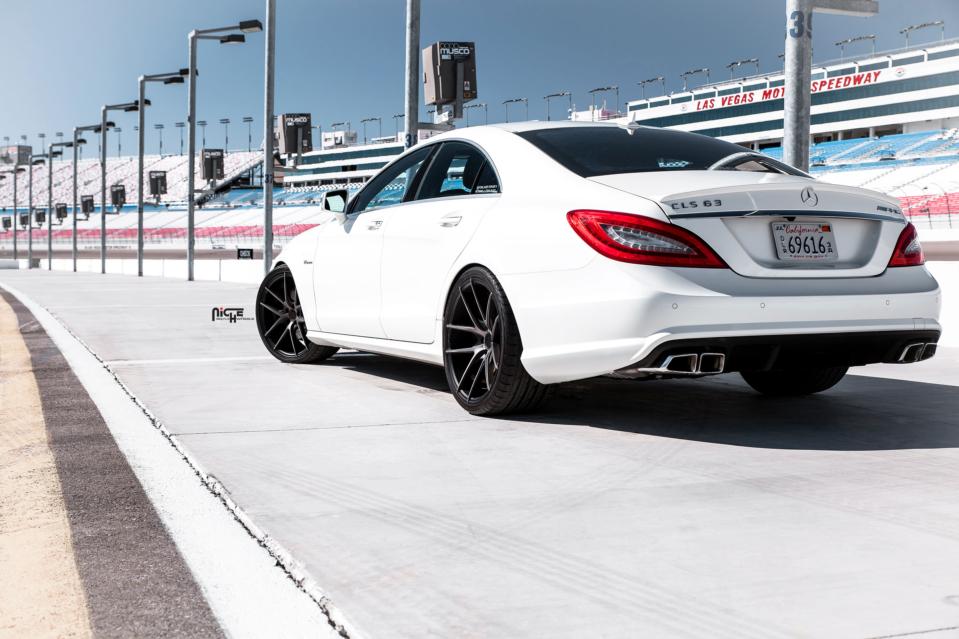 photo 2 Mercedes-Benz CLS-Class custom wheels Niche Targa - M130 20x, ET , tire size X R20. x ET