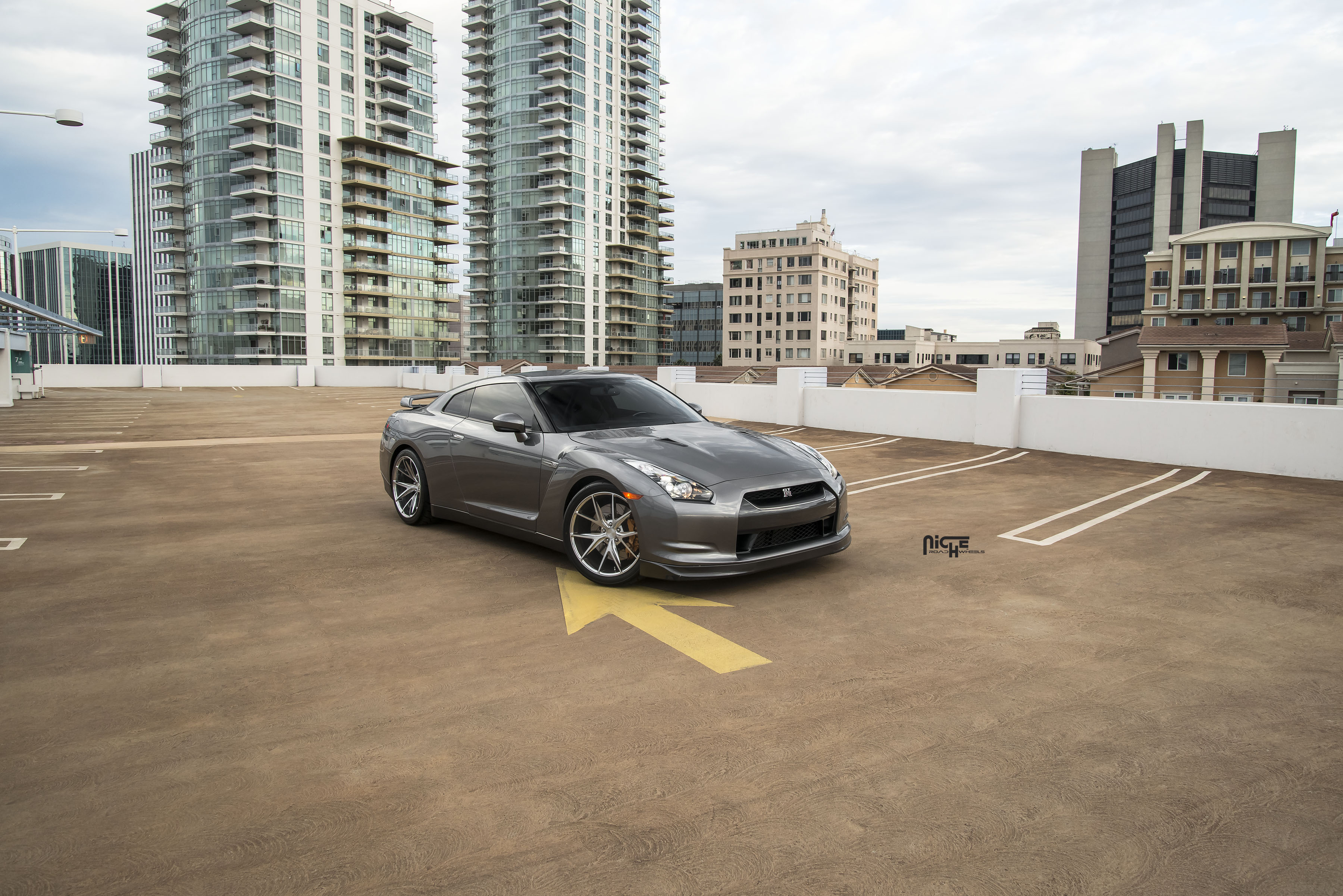 photo 4 Nissan GT-R custom wheels Niche Misano 20x10.0, ET , tire size X R20. 20x12.0 ET 